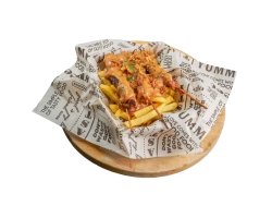 Heerlijk frietje met 3 stokjes malse saté kipfilet, satésaus, gedroogde uitjes en peterselie